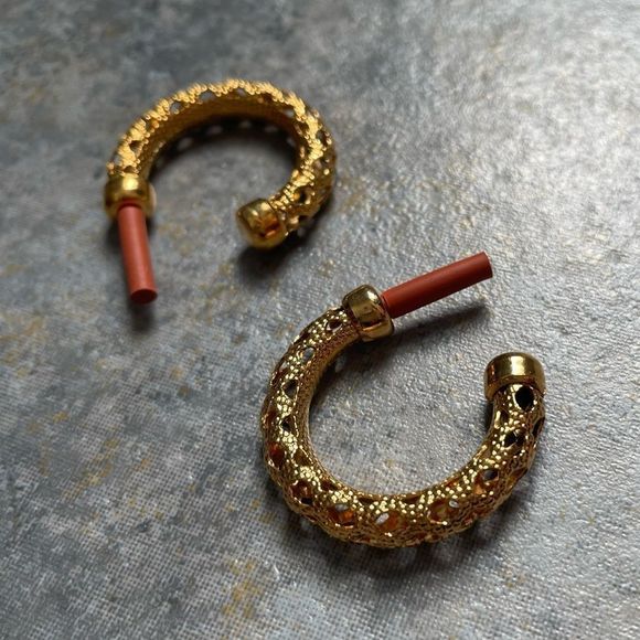 🌝 Gold Puff Hoop Earrings 🌝 - Picture 6 of 8